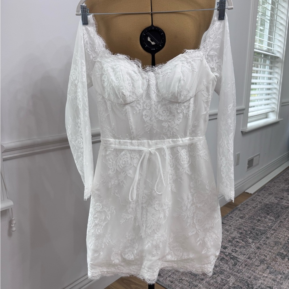 Elegant White Lace Wedding Dress